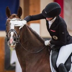 Helmet Uvex Suxxeed Glamour 21 Helmet Uvex Suxxeed Glamour -Equestrian Equipment Store Uvex Suxxeed Glamour Black Lifestyle